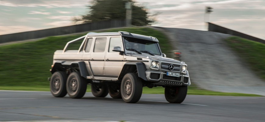 Mercedes G63 AMG 6x6 terorizuje supercary na okruhu