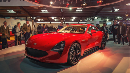 TVR GRIFFITH VRACIA AUTOMOBILKU NA SCÉNU