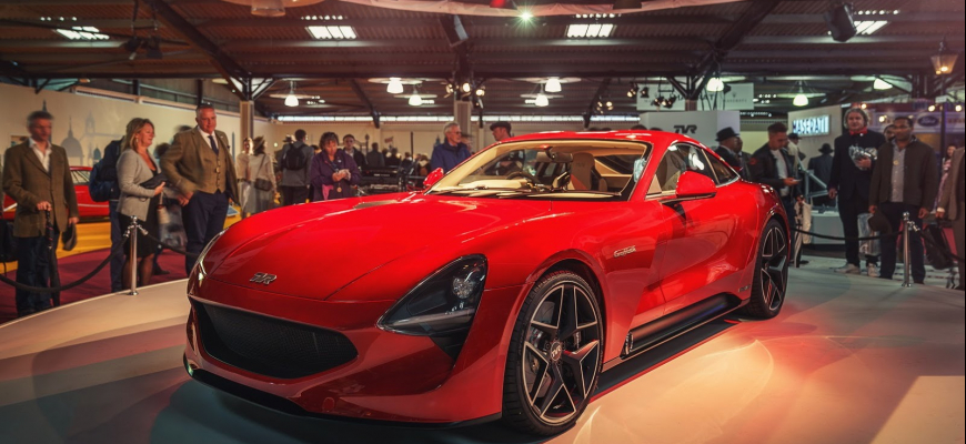 TVR Griffith vracia automobilku na scénu