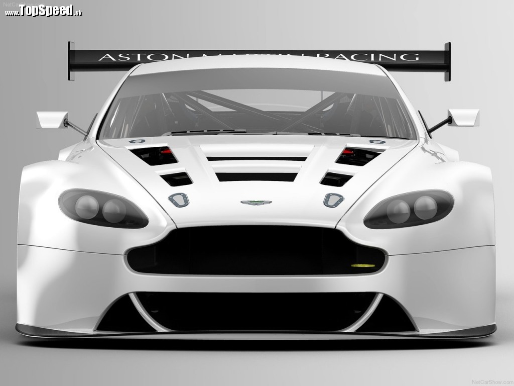 Aston Martin Vantage GT3 vyzerá hrozivo úplne z každého uhla