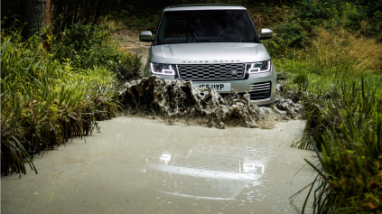 RANGE ROVER HYBRID JE ĎALŠÍM KROKOM K ZNIŽOVANIU EMISIÍ