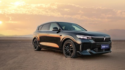 VOYAH FREE REV 318 SO SPAĽOVACÍM MOTOROM MÁ DOJAZD VIAC AKO 1400 KILOMETROV!