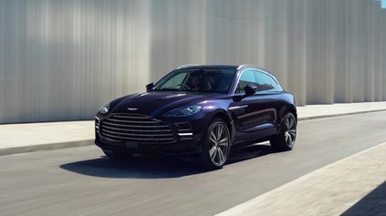 ASTON MARTIN DBX GT MÁ 727 KONÍ, ALE CHCE BYŤ PREDOVŠETKÝM LUXUSNÝ. STOVKU ZVLÁDNE ZA 3,3 SEKUNDY