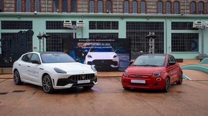STELLANTIS SĽUBUJE JAZDU BEZ RÚK. FIAT, MASERATI AJ JEEP DOSTANÚ ROVNAKÝ MOZOG