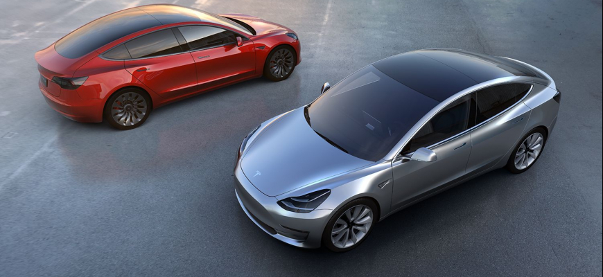 „Výrobné peklo“ pokračuje. Tesla Model 3 opäť odkladajú!