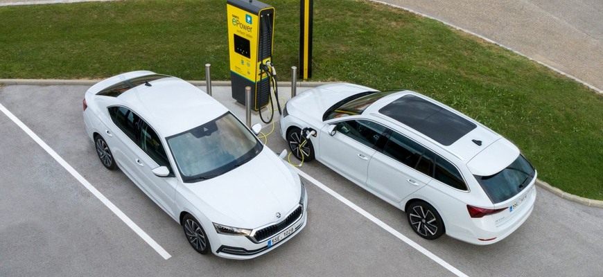 Škoda zastavuje predaj hybridnej Octavie, vrátane verzie RS iV. Má vraj príliš veľa objednávok