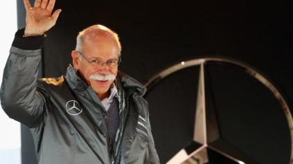 ZETSCHE POZÝVA AUDI A BMW DO F1