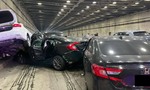 Z nehody 8 áut vodič obvinil systém Tesla Autopilot. Zábery z kamier odhaľujú, čo sa stalo