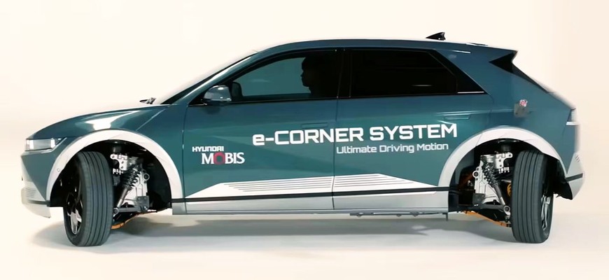 Hyundai Ioniq 5 dokáže natočiť kolesá až o 90 stupňov. Má nevídanú schopnosť manévrovať