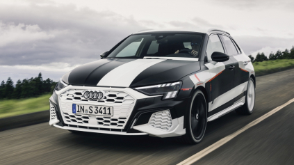 TECHNICKÁ ERUPCIA - NOVÉ AUDI A3 JAZDILO NA ÚPÄTÍ SOPKY