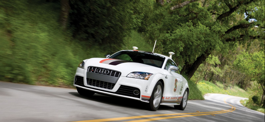 Audi už nie je tak optimistické, autonómne auto príde až po roku 2020