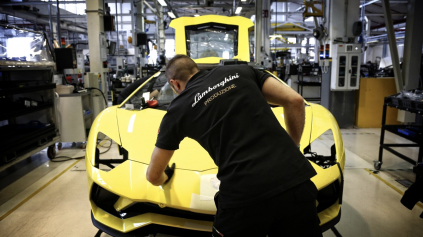 ZATVORENIE TOVÁRNÍ MUSELO PODSTÚPIŤ UŽ AJ LAMBORGHINI