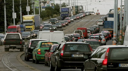 UŽ SA TO BLÍŽI! PRAHA DÁ ZÁKAZ VJAZDU STARÝM AUTÁM DO CENTRA PRE LEPŠÍ VZDUCH