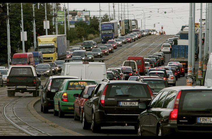 UŽ SA TO BLÍŽI! PRAHA DÁ ZÁKAZ VJAZDU STARÝM AUTÁM DO CENTRA PRE LEPŠÍ VZDUCH