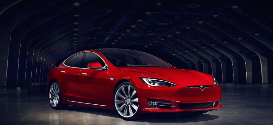 Tesla Model S má novú tvár, LED svetlá a HEPA filtráciu vzduchu