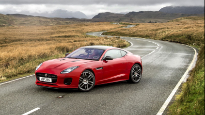 F-Type dostal 4-valec! Má 300 koní a je o 52 kg ľahší