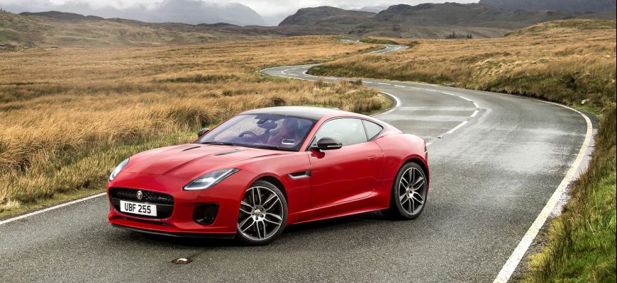 F-Type dostal 4-valec! Má 300 koní a je o 52 kg ľahší