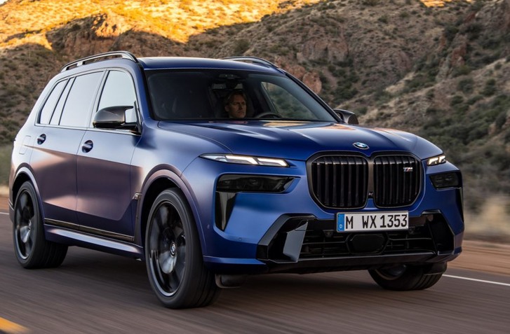 MODERNIZOVANÉ BMW X7 UKAZUJE, AKO BUDE VYZERAŤ NOVÁ SEDMIČKA S ROZDELENÝMI SVETLAMI