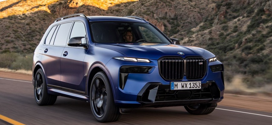 Modernizované BMW X7 ukazuje, ako bude vyzerať nová sedmička s rozdelenými svetlami