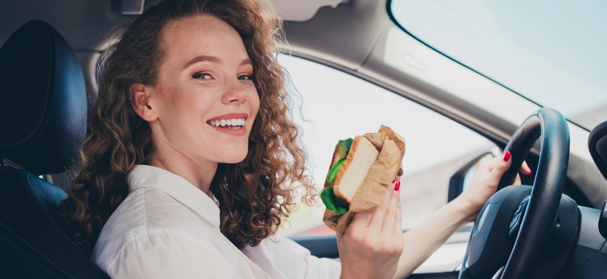 Najbizarnejšie predpisy v EÚ: Za jedenie, prázdnu nádrž aj cúvanie môžete dostať pokutu