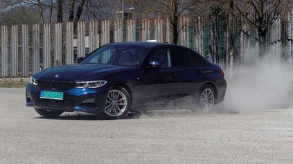 TEST BMW 330E XDRIVE: DRAHÁ, ŤAŽKÁ, ALE NEPOCHOPITEĽNE ÚŽASNE JAZDIACA TROJKA