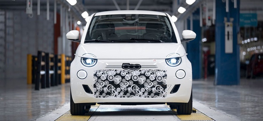 Nový Fiat 500 Hybrid oficiálne. Elektromobil sa vrátil k spaľovacím motorom a manuálu!
