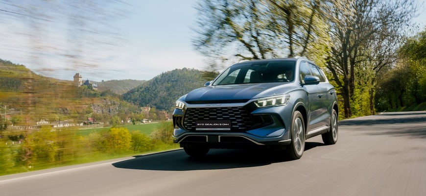 BYD SEALION 5 DM-i - rodinné SUV útočí cenou, výbavou aj hybridnou technikou