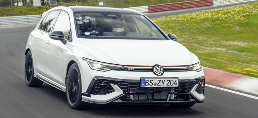 Nový Volkswagen Golf GTI Edition 50 je najrýchlejšie produkčné VW na Nürburgringu!