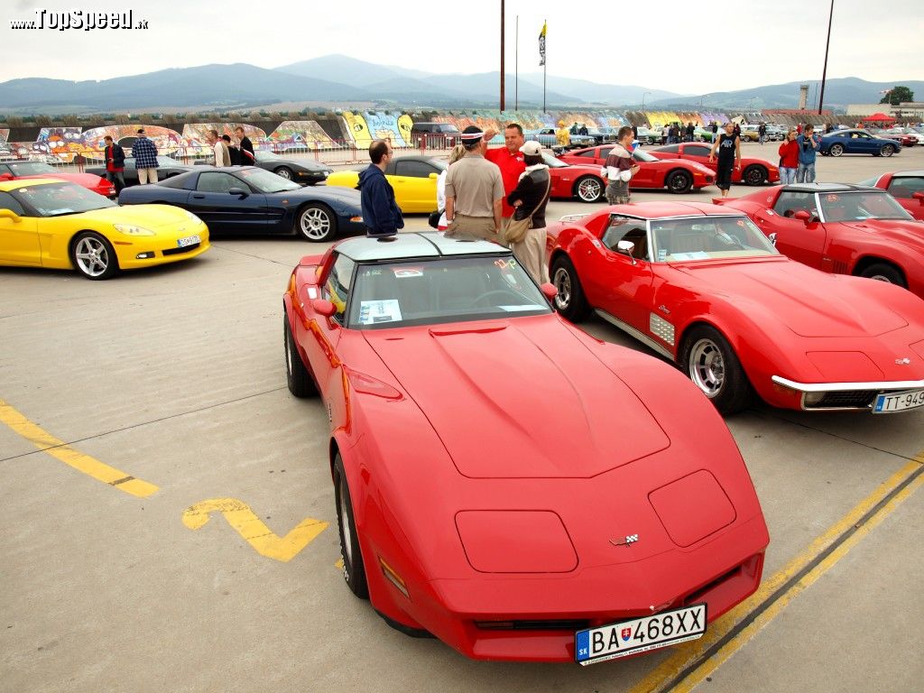 Mustang zraz je plný klasík ako Chevrolet Corvette a mnohých iných kultových Amerík.