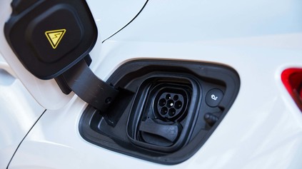 Zostatková hodnota elektromobilov prudko klesá. Už niekoľkoročné sú prakticky bezcenné