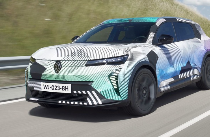 NOVÝ RENAULT SCÉNIC AKO CROSSOVER. PREMIÉRU MÁ UŽ V SEPTEMBRI A TOTO SÚ JEHO PRVÉ OFICIÁLNE FOTKY