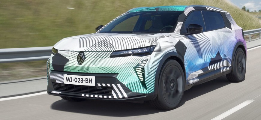 Nový Renault Scénic ako crossover. Premiéru má už v septembri a toto sú jeho prvé oficiálne fotky