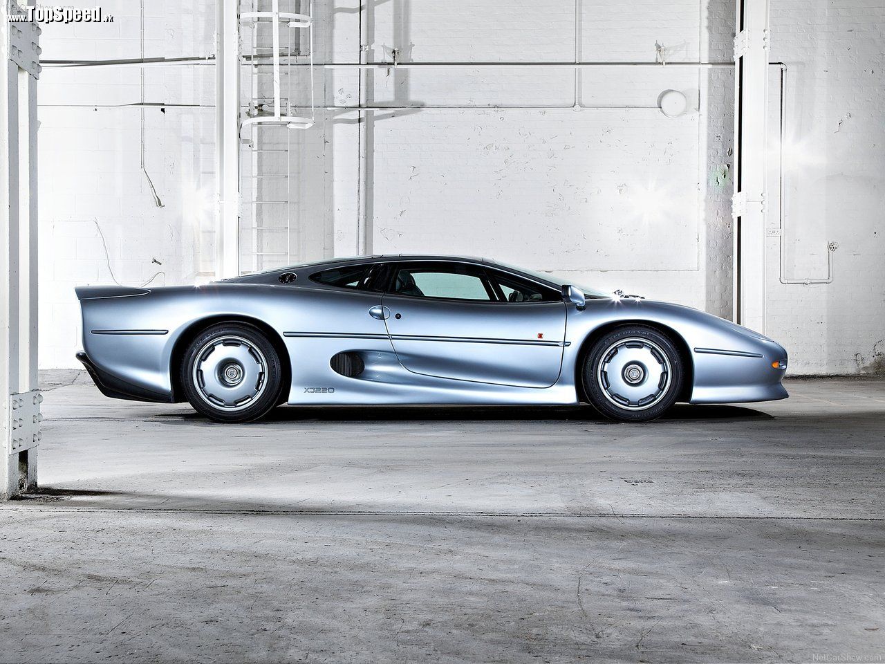 Jaguar XJ220
