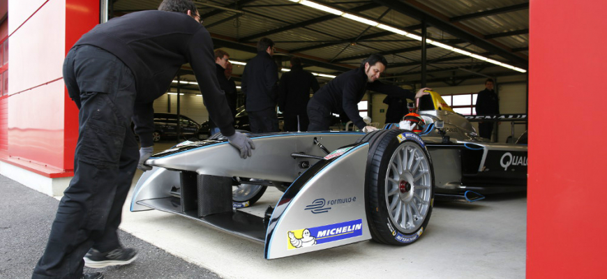 Formula E nezvládne celé preteky na jedno nabitie