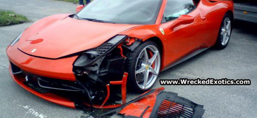 Video: Ako rozbiť Ferrari 458 v priamom prenose