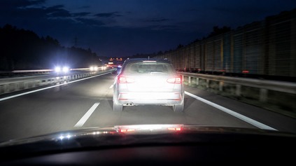 DIAĽKOVÉ SVETLÁ NA DIAĽNICI: VIETE, KEDY ICH MUSÍTE VYPNÚŤ? MNOHÍ VODIČI V TOM NEMAJÚ JASNO