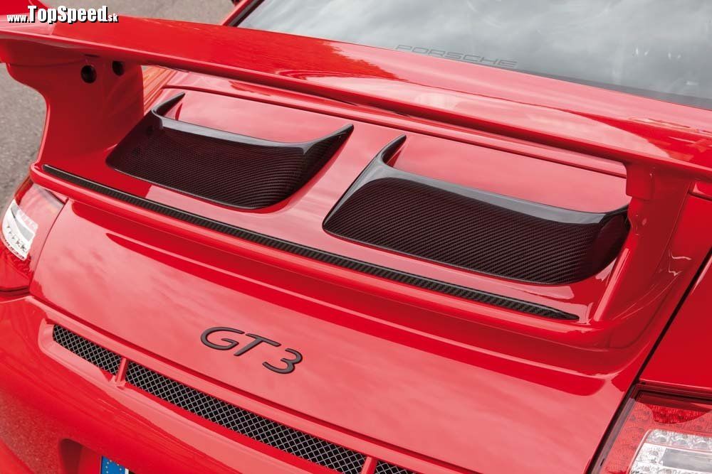 Karbónový spoiler a nasávač pre Porsche GT3 a GT3 RS 997