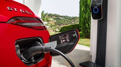 Mercedes zastavil vývoj plug-in hybridov. A to práve odhalil vrcholný model