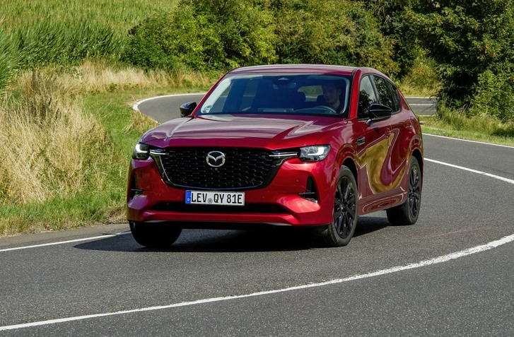 PRVÁ JAZDA: MAZDA CX-60 PHEV AWD – STÁVKA NA ČIERNEHO KOŇA ALEBO RISKANTNÁ LOTÉRIA?