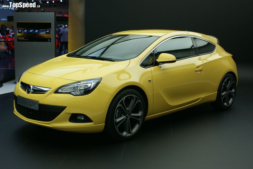 Opel Astra GTC patrí medzi najkrajšie autá nižšej strednej triedy