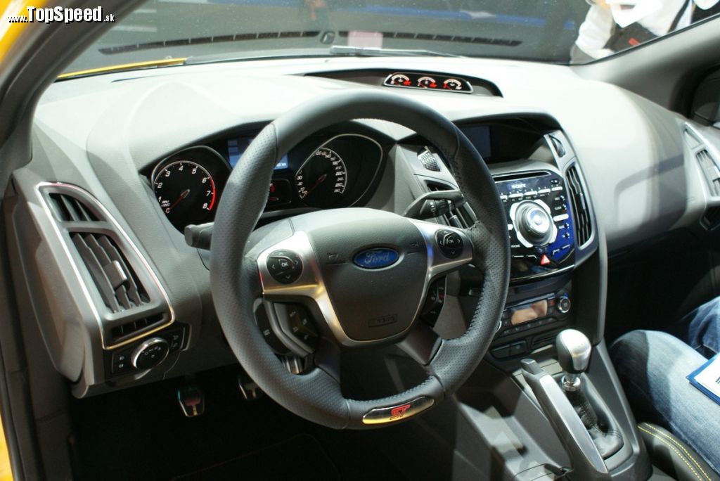 Ford Focus ST - interiér tretieho pokračovania úspechu medzi hothatchmi