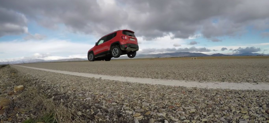 Jeep Renegade sa dokáže pri brzdení postaviť na predné kolesá