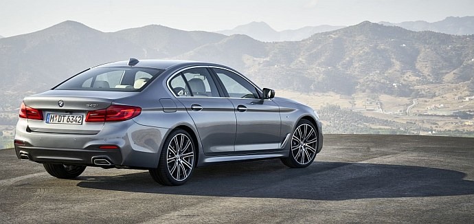 BMW 5 G30 podrobne: príde aj V8 + veľká nálož systémov