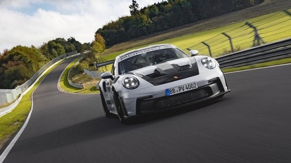 2023 PORSCHE 911 GT3 RS NÜRBURGRING ZDOLALO HLBOKO POD 7 MINÚT. NA REKORD TO ALE NESTAČILO