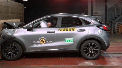 FORD PUMA PRIŠIEL V EURO NCAP O JEDNU HVIEZDU. MÔŽE ZA TO HLAVNE CHÝBAJÚCI STREDOVÝ AIRBAG