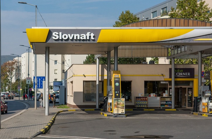 PROBLÉM PRE PALIVÁ DO ÁUT ZO SLOVENSKA. TAKTO HO VYRIEŠILI V SUSEDNEJ KRAJINE. ČO ČAKÁ MOTORISTOV?
