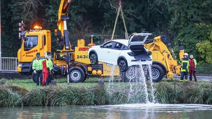 NOVÁ LANCIA YPSILON ODHALENÁ! ZLODEJI UTOPILI UKRADNUTÝ PROTOTYP VO VODNOM KANÁLI