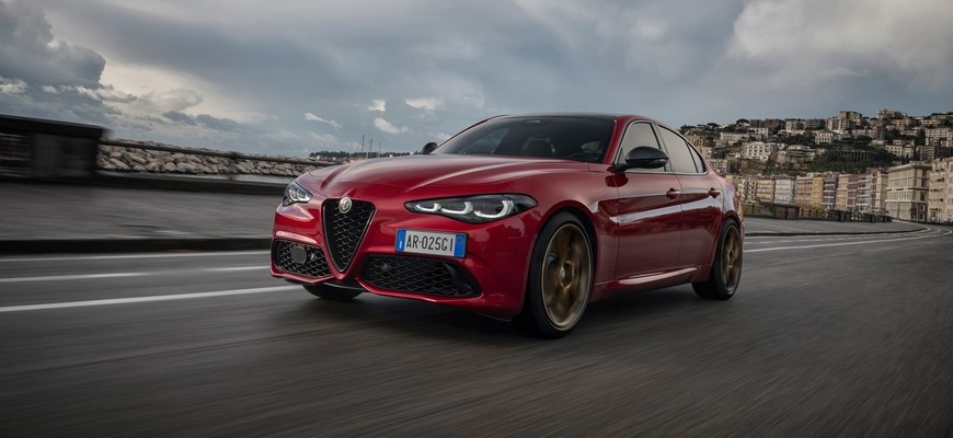 Nová výbava Alfa Romeo Intensa dostane čiernu strechu a zlaté doplnky