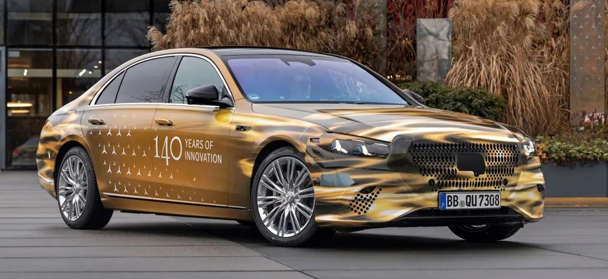 Technický facelift zmení Mercedes triedy S na nepoznanie. Pozornosť budí hlavne nový osemvalec!