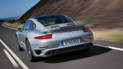 PORSCHE 911 TURBO A TURBO S PREZENTUJÚ ŠPORTOVÉ A BEZPEČNOSTNÉ PRVKY